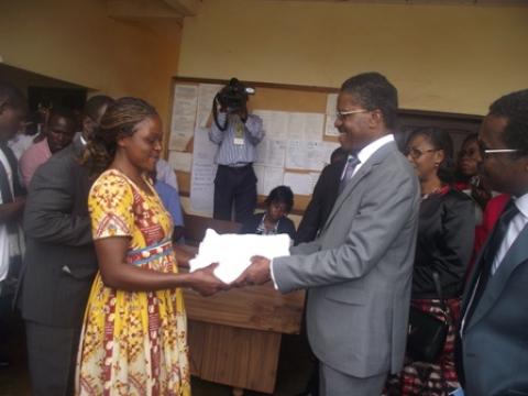 remise de milda au district de Nkolbisson par le Minsante