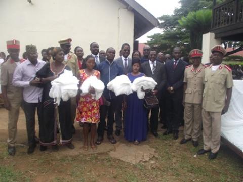 Photos de famille après la remise des milda à l'Hôpital Catolique des soeurs de Mvolyé