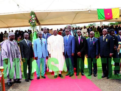 photo de famille avec les médaillés inauguration HRS